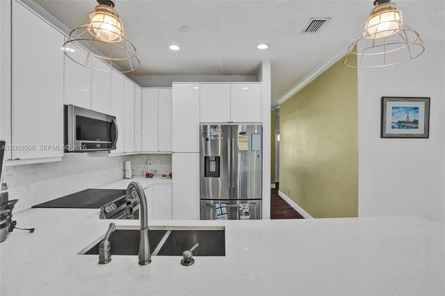 636 Sand Creek Cir, Weston, FL 33327
