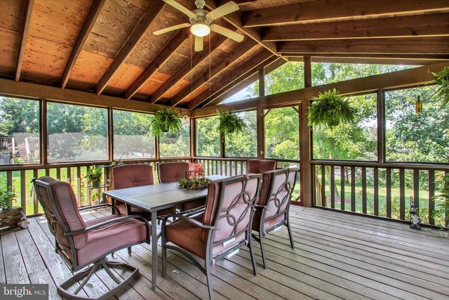 30 GARDENIA DR, Hanover, PA 17331