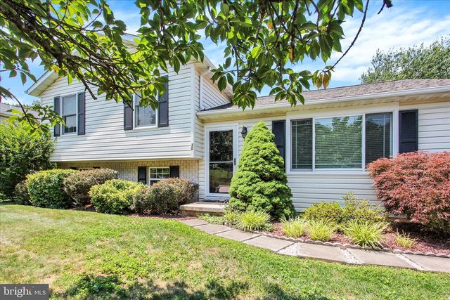 30 GARDENIA DR, Hanover, PA 17331