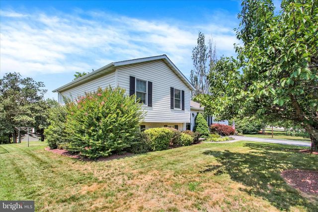 30 GARDENIA DR, Hanover, PA 17331