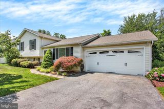 30 GARDENIA DR, Hanover, PA 17331