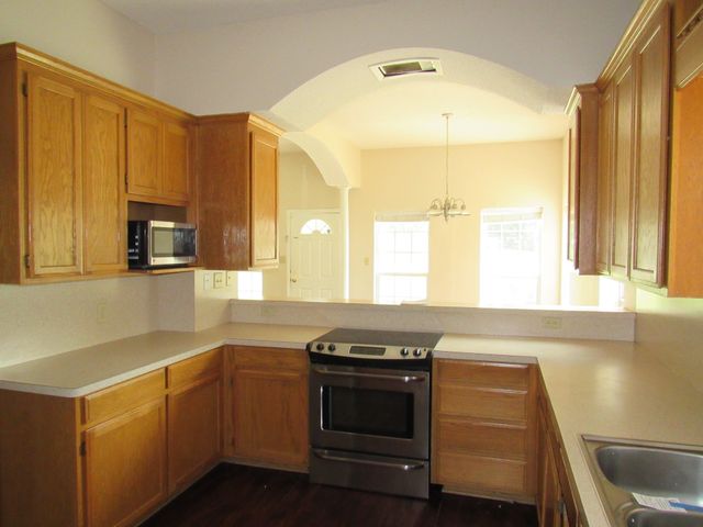 603 N Harrison Street, West, TX 76691