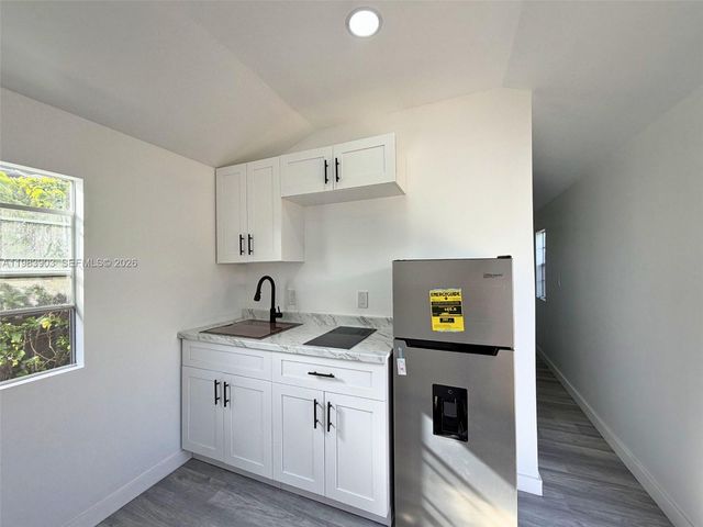 9255 SW 43rd Ter Rear, Miami, FL 33165