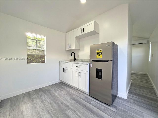 9255 SW 43rd Ter Rear, Miami, FL 33165