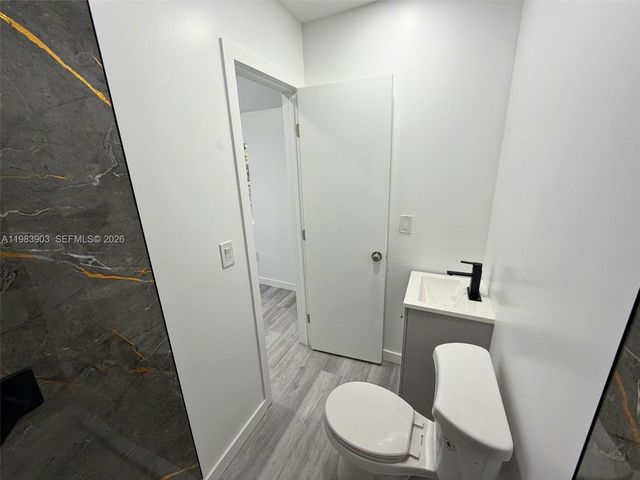 9255 SW 43rd Ter Rear, Miami, FL 33165