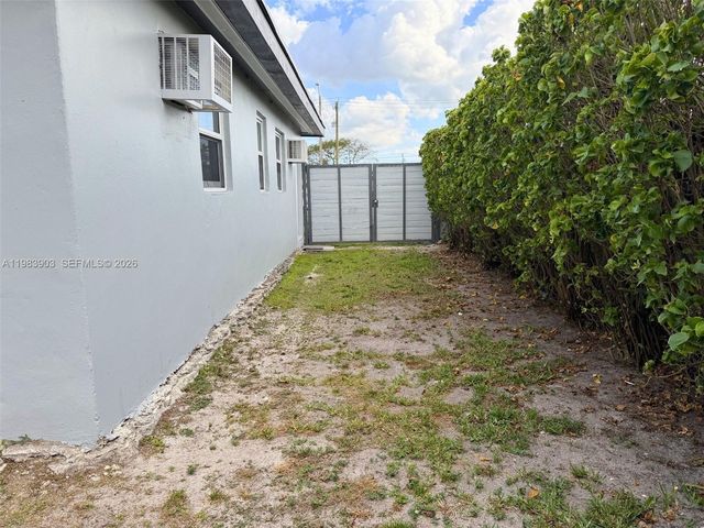 9255 SW 43rd Ter Rear, Miami, FL 33165
