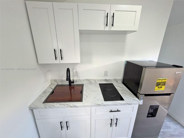 9255 SW 43rd Ter Rear, Miami, FL 33165