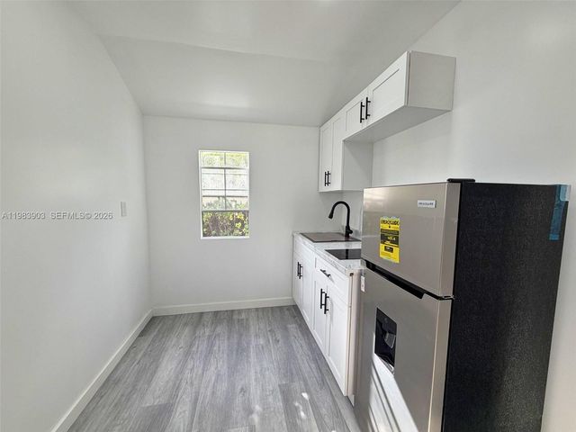 9255 SW 43rd Ter Rear, Miami, FL 33165