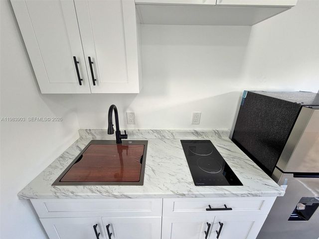 9255 SW 43rd Ter Rear, Miami, FL 33165