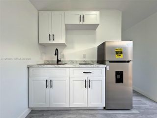 9255 SW 43rd Ter Rear, Miami, FL 33165