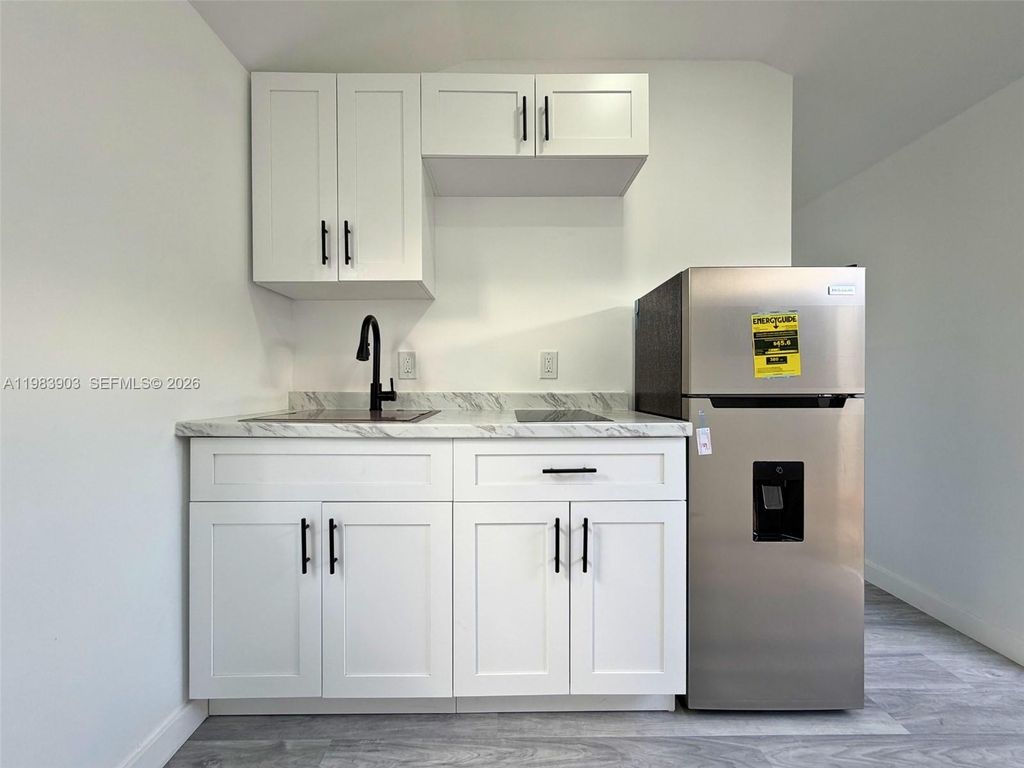 9255 SW 43rd Ter Rear, Miami, FL 33165