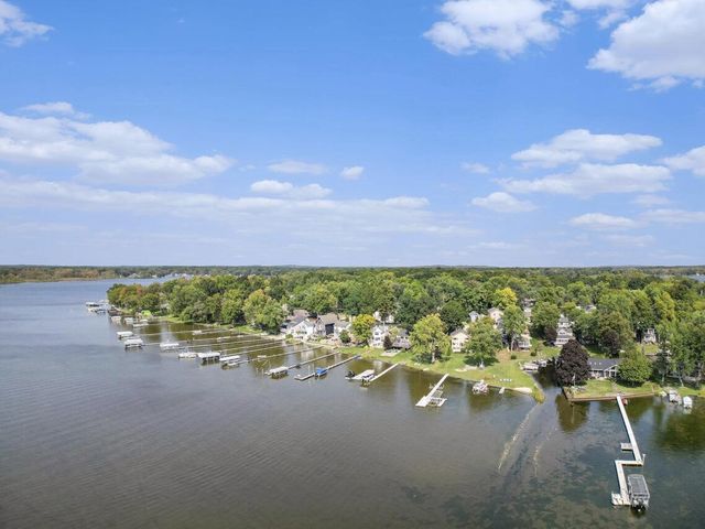 11637 Algonquin Drive, Pinckney, MI 48169