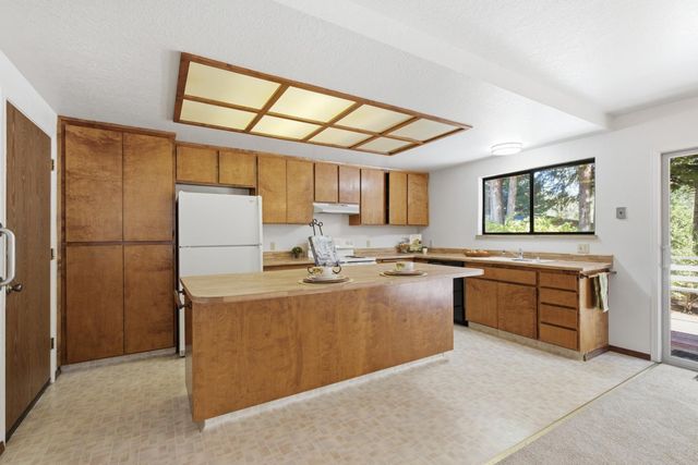 13581 Schooner Hill Dr, Grass Valley, CA 95945