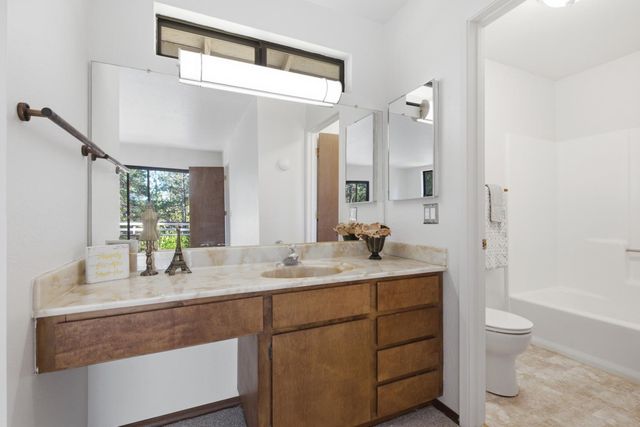 13581 Schooner Hill Dr, Grass Valley, CA 95945