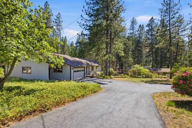 13581 Schooner Hill Dr, Grass Valley, CA 95945