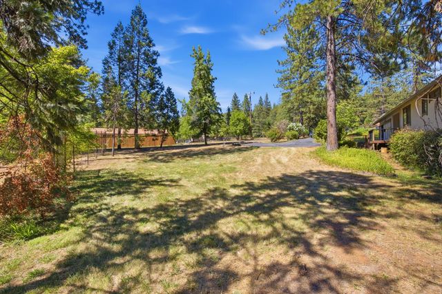 13581 Schooner Hill Dr, Grass Valley, CA 95945