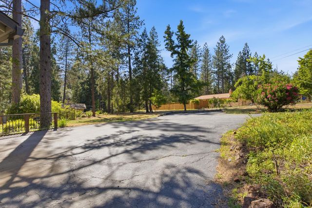 13581 Schooner Hill Dr, Grass Valley, CA 95945