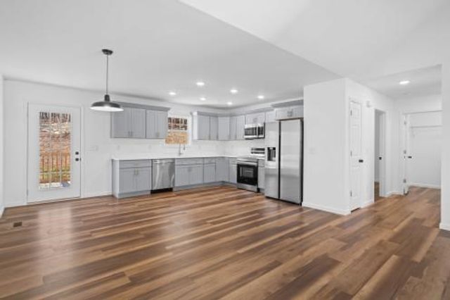 827 Bridges Rd, Rocky Face, GA 30740