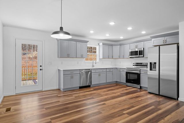 827 Bridges Rd, Rocky Face, GA 30740