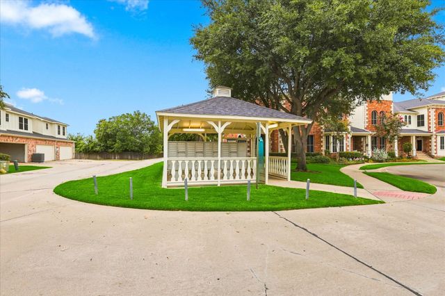 424 Legends Drive, Lewisville, TX 75057