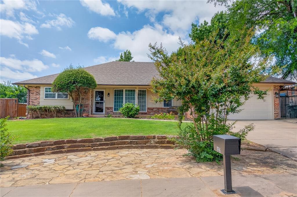 1916 Thunderbird Boulevard, Edmond, OK 73013