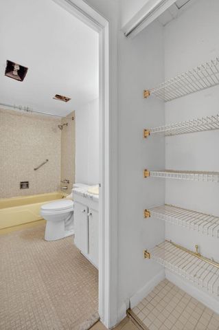 26 Golfs Edge, West Palm Beach, FL 33417