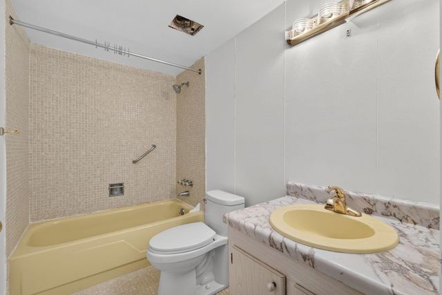 26 Golfs Edge, West Palm Beach, FL 33417