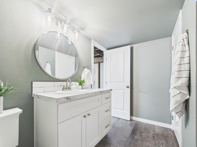 1108 Torbett St, Richland, WA 99354