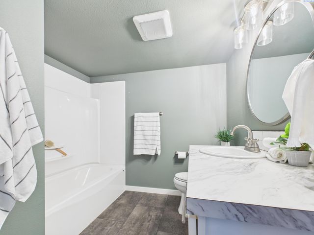 1108 Torbett St, Richland, WA 99354