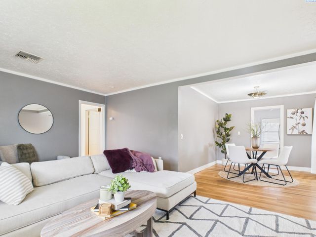 1108 Torbett St, Richland, WA 99354