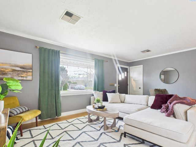 1108 Torbett St, Richland, WA 99354