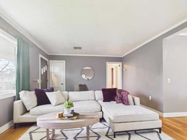 1108 Torbett St, Richland, WA 99354