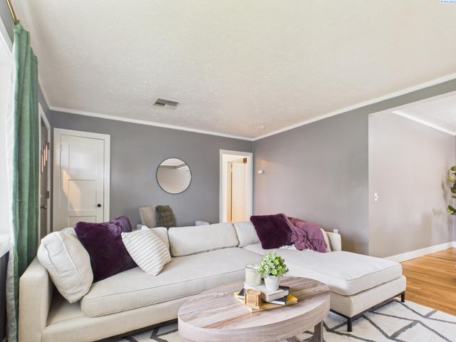 1108 Torbett St, Richland, WA 99354