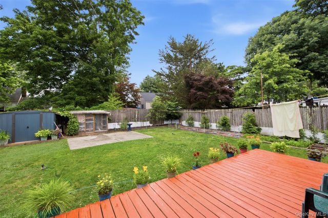 5 Putnam Place, Huntington Station, NY 11746