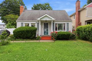 5 Putnam Place, Huntington Station, NY 11746