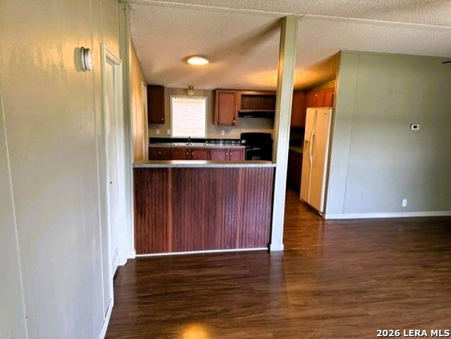 165 County Road 6751, Devine, TX 78016