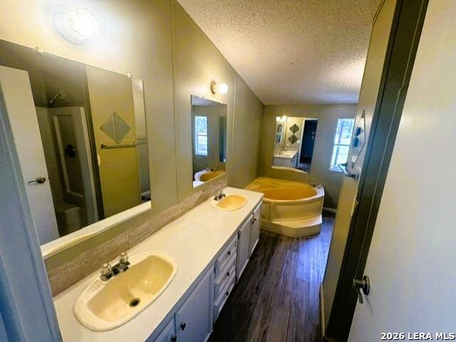 165 County Road 6751, Devine, TX 78016