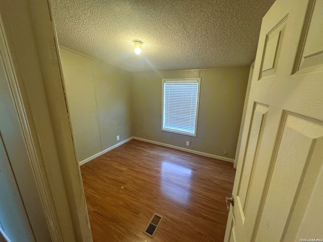 165 County Road 6751, Devine, TX 78016