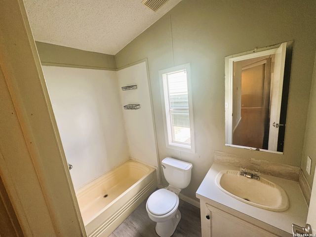165 County Road 6751, Devine, TX 78016