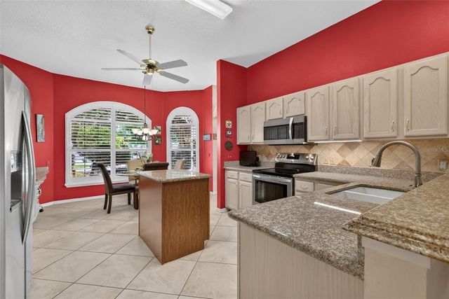 542 LOMA PASEO DRIVE, The Villages, FL 32159