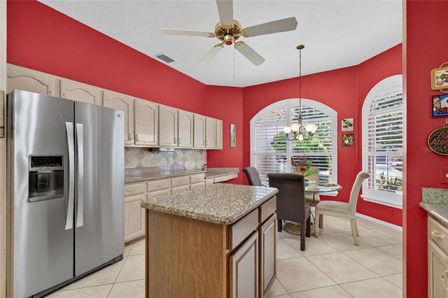 542 LOMA PASEO DRIVE, The Villages, FL 32159
