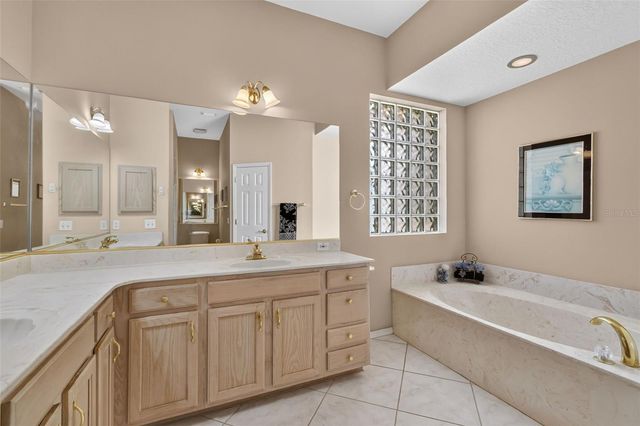 542 LOMA PASEO DRIVE, The Villages, FL 32159