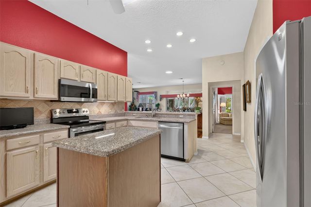 542 LOMA PASEO DRIVE, The Villages, FL 32159