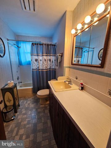 980 MARSHALL DR, Warminster, PA 18974