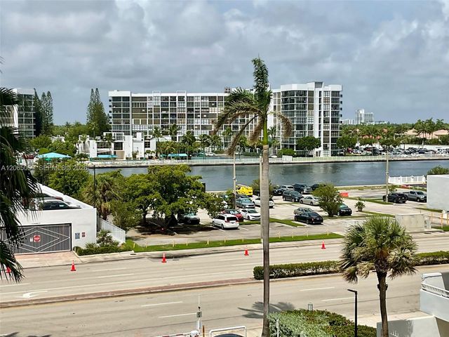 3001 S Ocean Drive 443, Hollywood, FL 33019