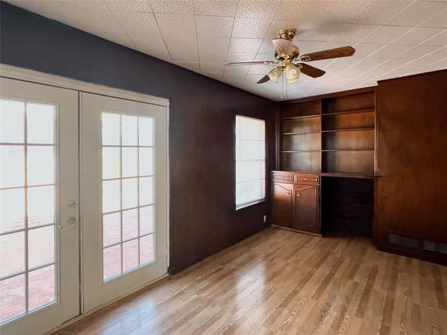 1609 E Peyton Street, Sherman, TX 75090