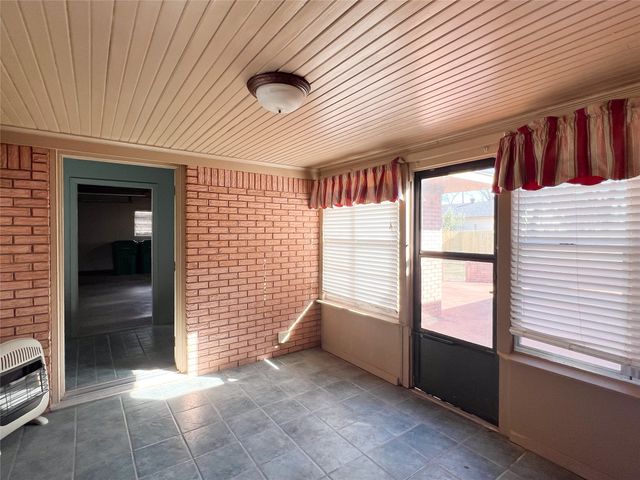 1609 E Peyton Street, Sherman, TX 75090