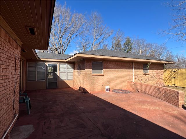 1609 E Peyton Street, Sherman, TX 75090