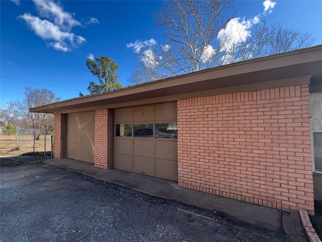 1609 E Peyton Street, Sherman, TX 75090