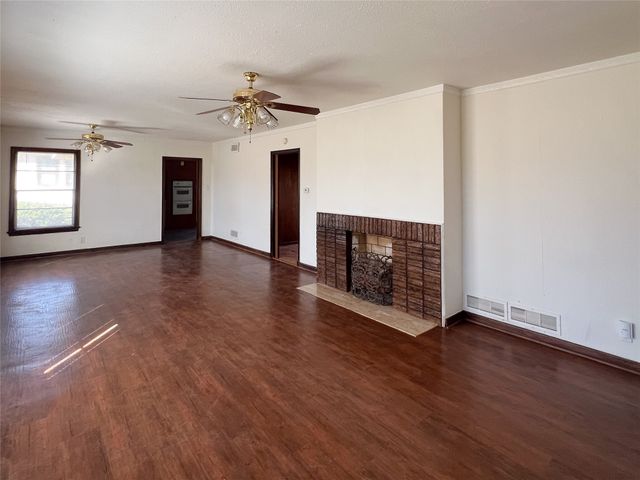 1609 E Peyton Street, Sherman, TX 75090